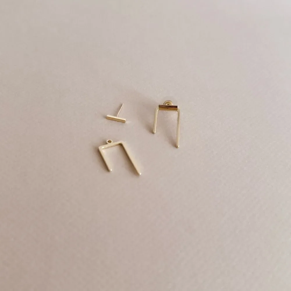 Minimalist stud earrings S830